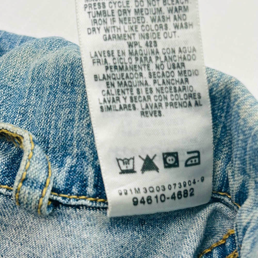 Levi Strauss Signature Jean Jacket Womens L Light Wash Denim Trucker Distress - Picture 12 of 16